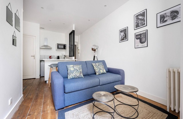 Bordeaux city center, charming studio with terrace