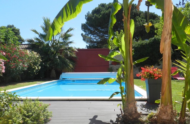Bordeaux-Villa with air-conditioning and heated pool