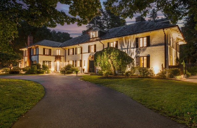 Boston Mansion | Heated Pool | Tennis Court | Fire Pit | 9k sqft