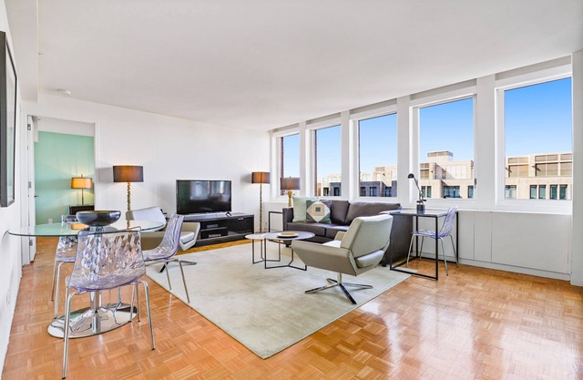 Boston One Bed With Luxury Building Amenities