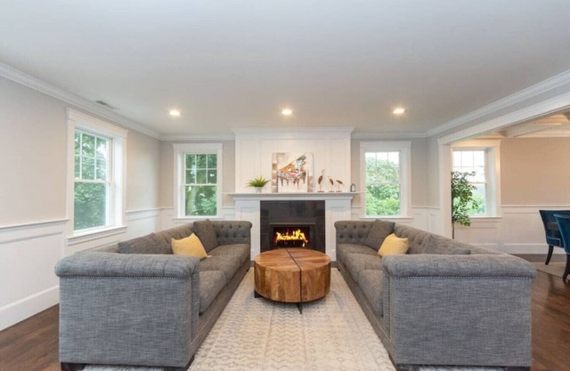 Boston's Luxury Home: Pet-Friendly, 4BR, Sleeps 10