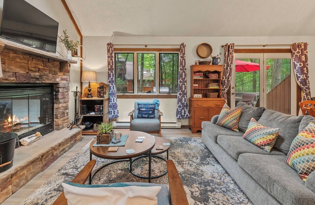 Boulder Pointe by AvantStay | Deck w/Forest View + BBQ | Near Skiing + Hiking