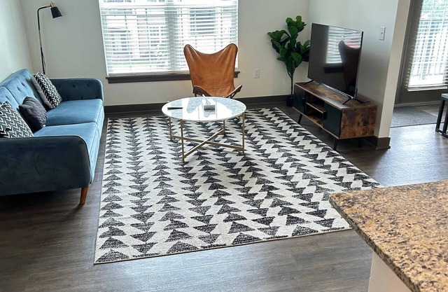 Boulevard Stays Contemporary 1BR Apartment Pool, Gym, Free Parking