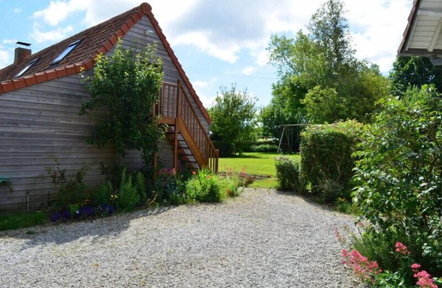 Boulonnaise farmhouse restored, typical, facing south on a wooded plot of 400m2