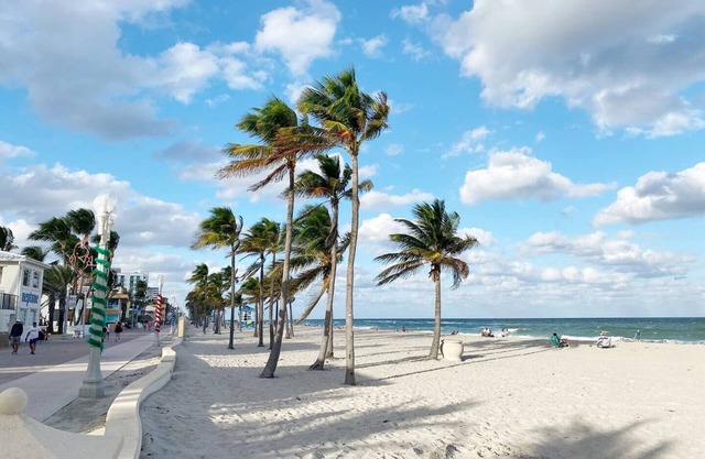 Boutique Beach Condo on the Hollywood Intercoastal Waterway. Dock your boat