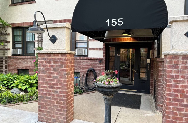 Boutique Condo in historic Cathedral Hill neighborhood , St.Paul