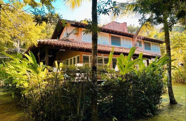 Beachfront condominium to relax with the family.