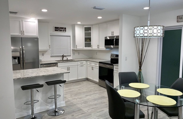 "Bradenton Retreat " Near Beaches and IMG Academy