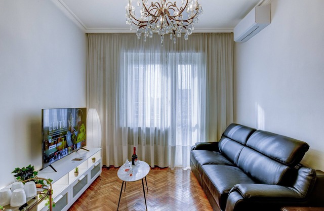 Bramante House - Entire Three-Room Apartment Near the Metro with Wi-Fi
