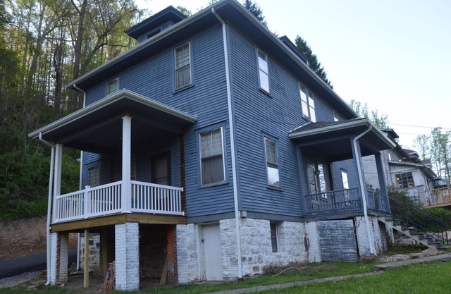 Bramwell Staff House & Inn just minutes from the Pocohontas Trail System in WV!