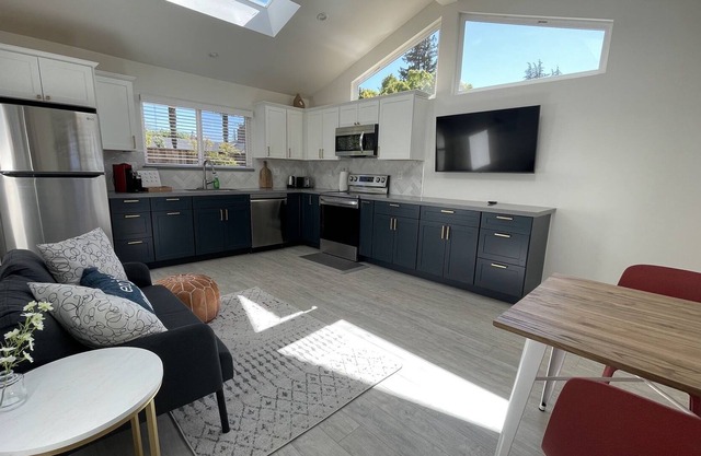 Brand New 1B1R Guest House in Campbell