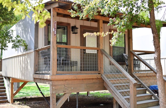 Brand new Cabin with Pool, hot tub, kayaking, paddle boarding & hiking! - SG8