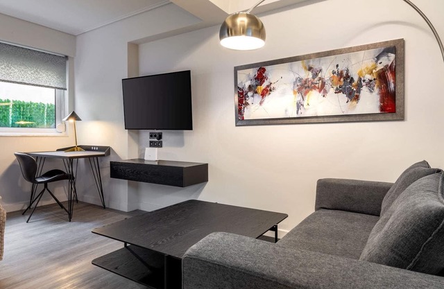 Brand-New , Delux apt in Central Athens!