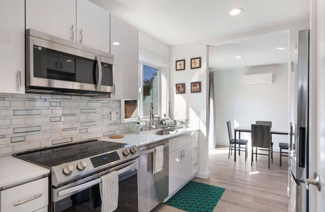 Brand New Home | 10min to Green Lake