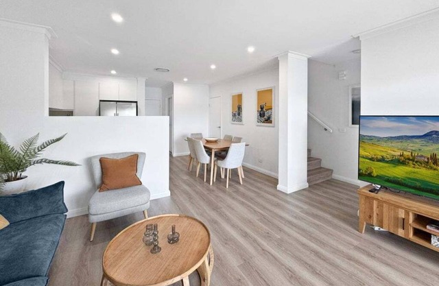 Brand new lux 3 bedroom townhouse located opposite the Wagga Wagga Racecourse.