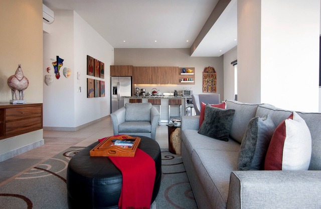 BRAND NEW, LUX ONE BEDROOM IN OLD TOWN, 3 BLOCKS FROM THE OCEAN, OLD TOWN