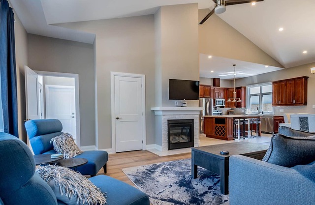 BRAND NEW LUXURY Townhome- GREAT FOR A COUPLES GETAWAY