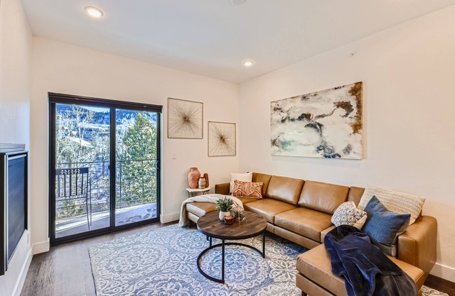Brand New Stunning River Front Condo Silverthorne: 1 BR plus Bonus Room Condo