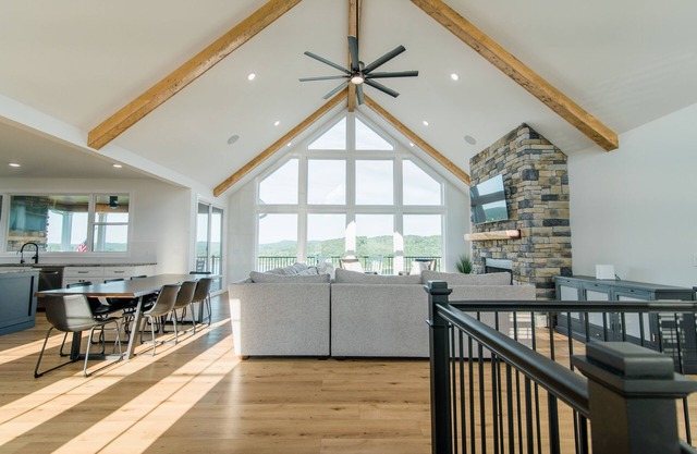 - Brand New to VRBO - Norris Lake Home~Breathtaking Views~Lake Access~Deerfield