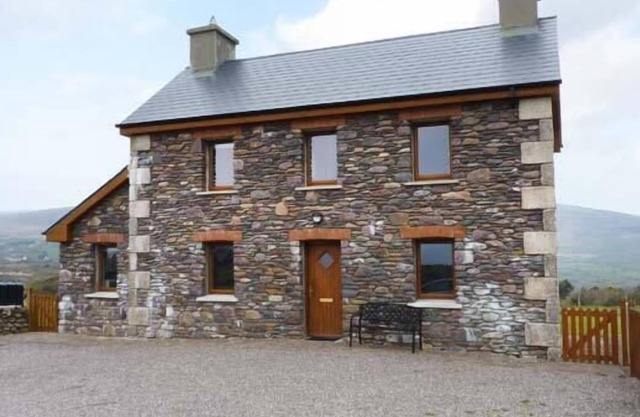 BRANDON HOLIDAY HOME, family friendly in Cloghane, County Kerry