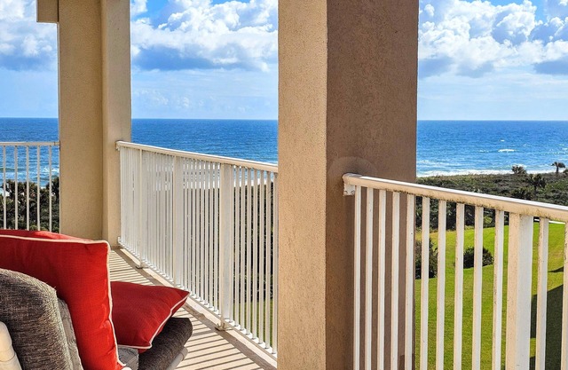 🌴Breathtaking 5th Floor Ocean Views. Corner unit🌅Wraparound Balcony! 🏊‍♀️3 Pools