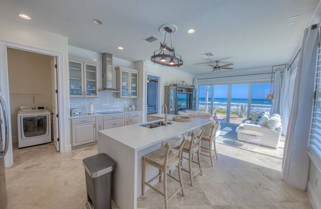 BREATHTAKING BEACH HOUSE