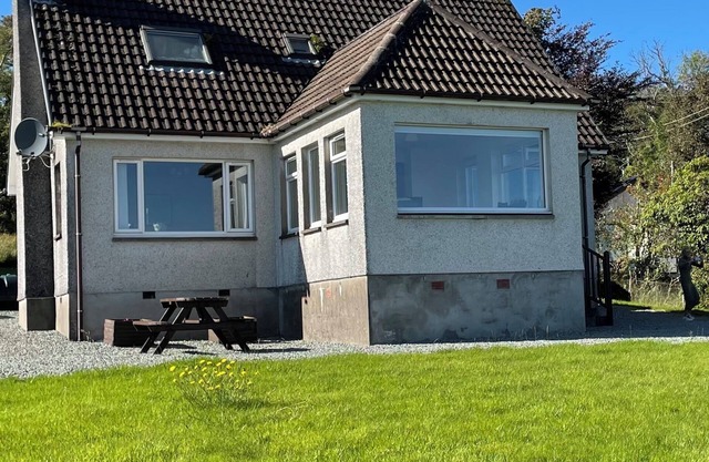 Breathtaking Sea & Mountain Views ,Family & Dog-Friendly ,Walk to Village