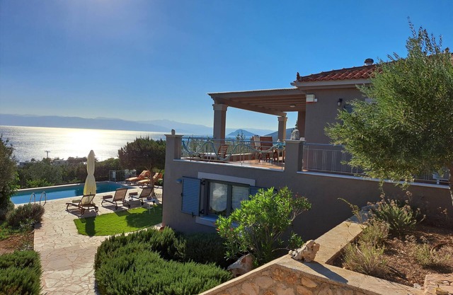 Breathtaking sea view, pool, close to the beach, wifi - holiday house Argolis, P