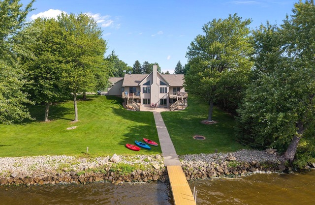 Breathtaking Waterfront Home on Lake Poygan - Sleeps 10!