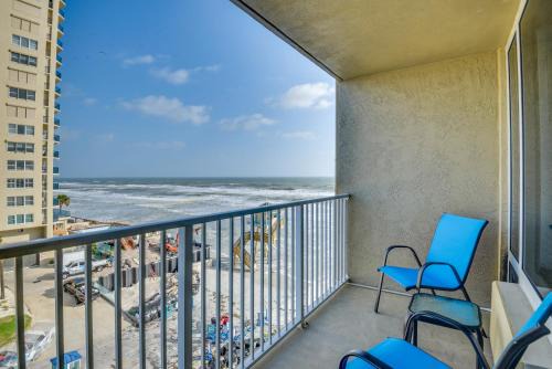 Breezy Daytona Beach Studio with Balcony and Views!