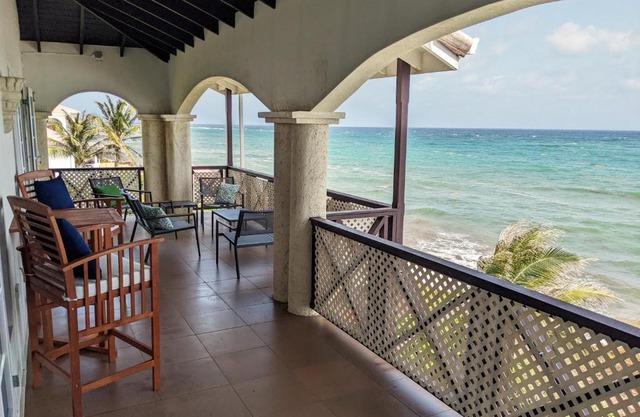 Breezy Ocean Front Condo Close to The Best Beaches
