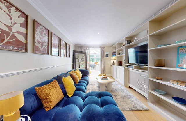 Bright 2 Bed W/Patio & Garden on Victoria Park