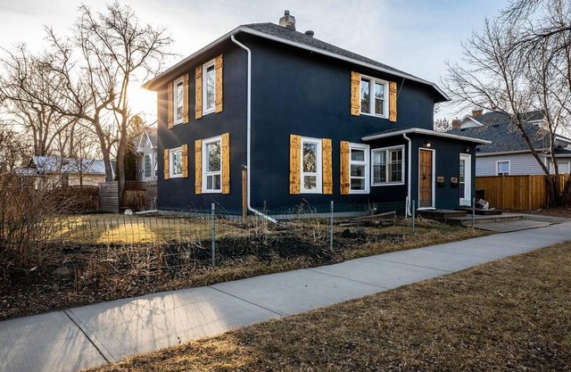Bright 2 Bedroom Duplex in Historic Downtown