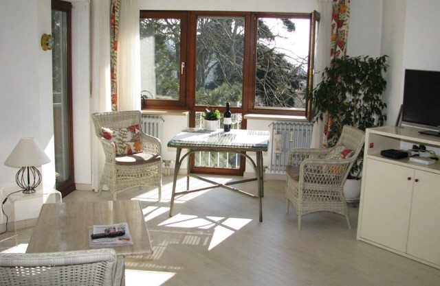 bright 3-bedroom Wohlfühlwohnung quiet, centrally located and near the lake