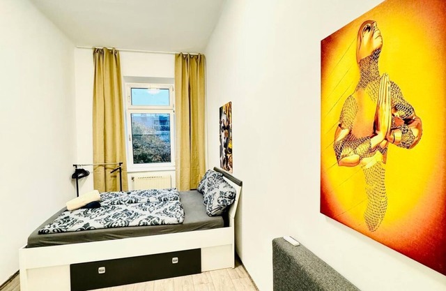Bright 3BR Appt Steps from FAC Platz