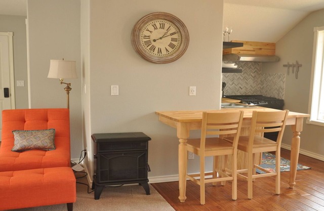 Bright and cozy 1 bedroom apartment unit