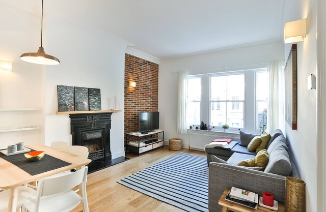 Bright and cozy apartment in Notting Hill.
