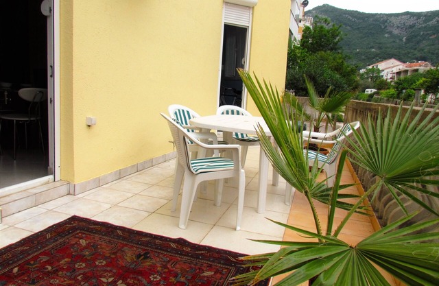 Bright and fresh beach apartment - Stay 6 nights and get the 7 the night free