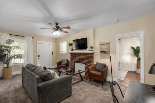 Bright and Newly Remodeled Apartment Near EMU 1 apts