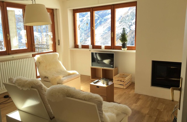 Bright and spacious apartment with beautiful view and large balcony