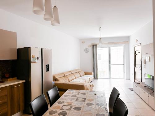 Bright and Spacious 2 Bedroom Flat Da Vinci Court A2