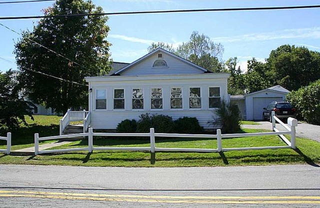 Bright and Spacious Hills Beach cottage