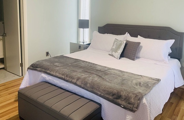 Bright and spacious 4 room 3.5 bath house