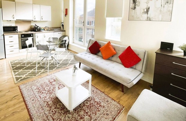 Bright and Sunny 2bedroom apartment in Maidstone near town centre