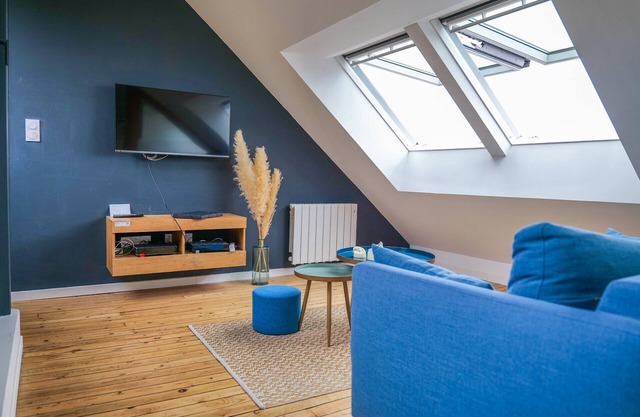 Bright Apartment - City View - Sleeps 2