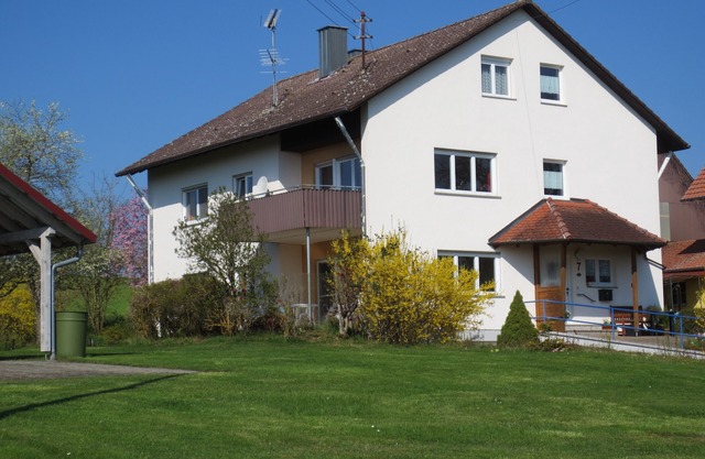 Bright apartment (ground floor) with garden and terrace. Experience Hegau, Lake Constance, Rhine Falls!