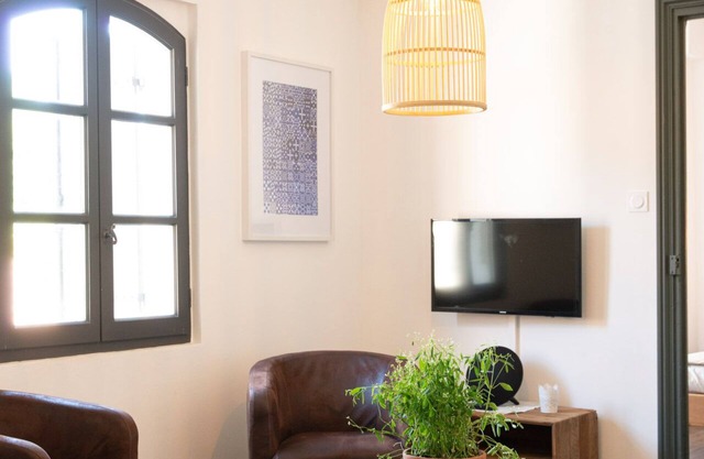 Bright apartment in historic building for a getaway