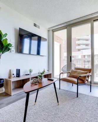 Bright Apartment Walk to Ballston Metro