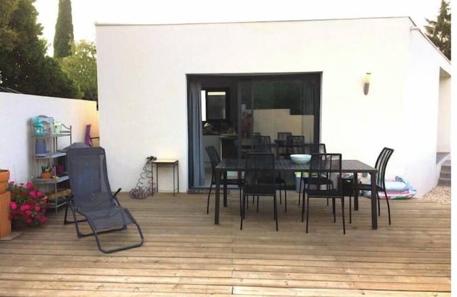 Bright architect-designed villa * Air conditioning * Parking