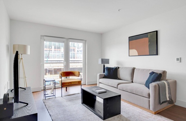 Bright Bellevue 1BR w/Gym & Coffee Bar, close to dining, by Blueground